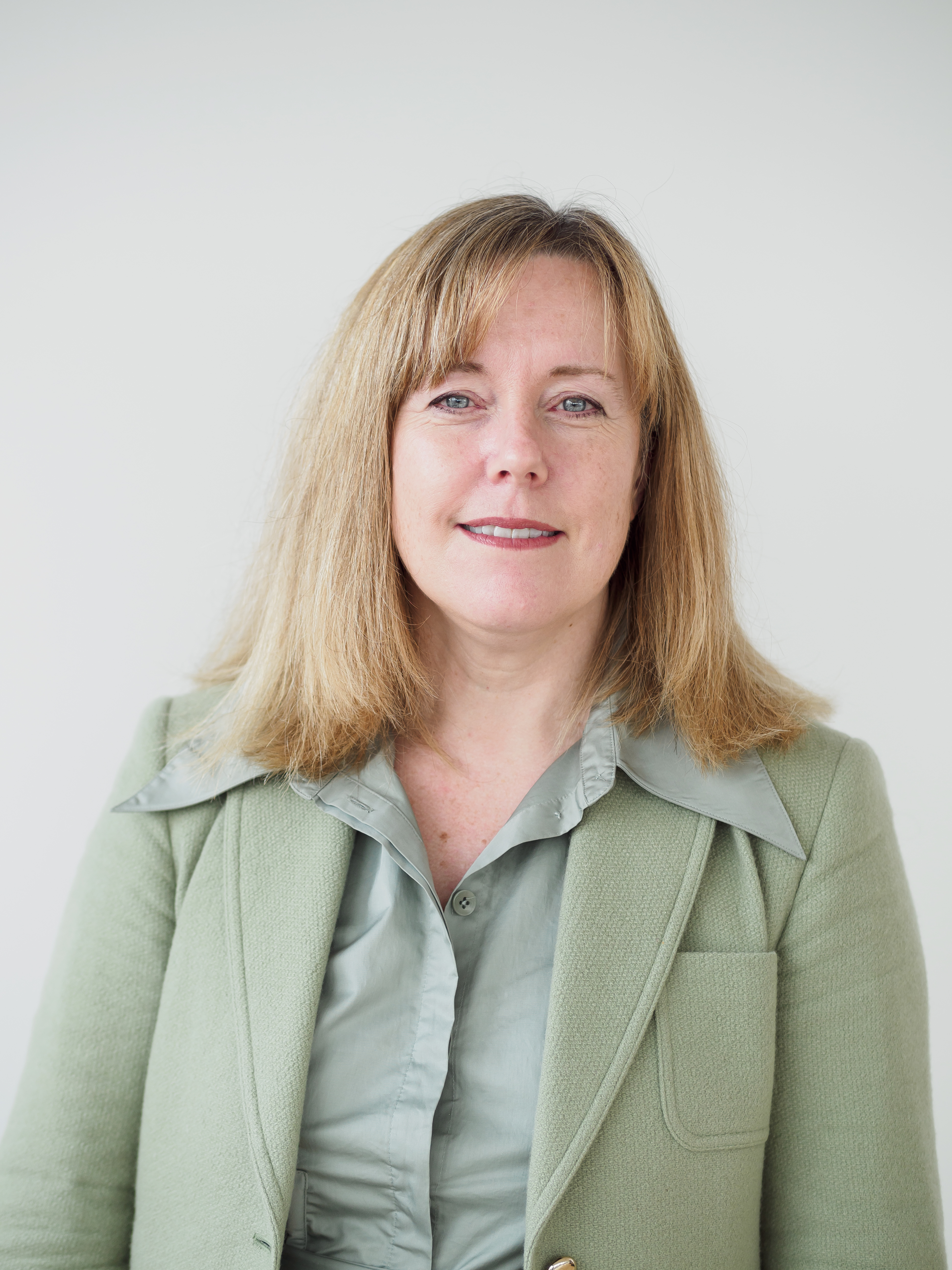 Headshot of Ruth Prior