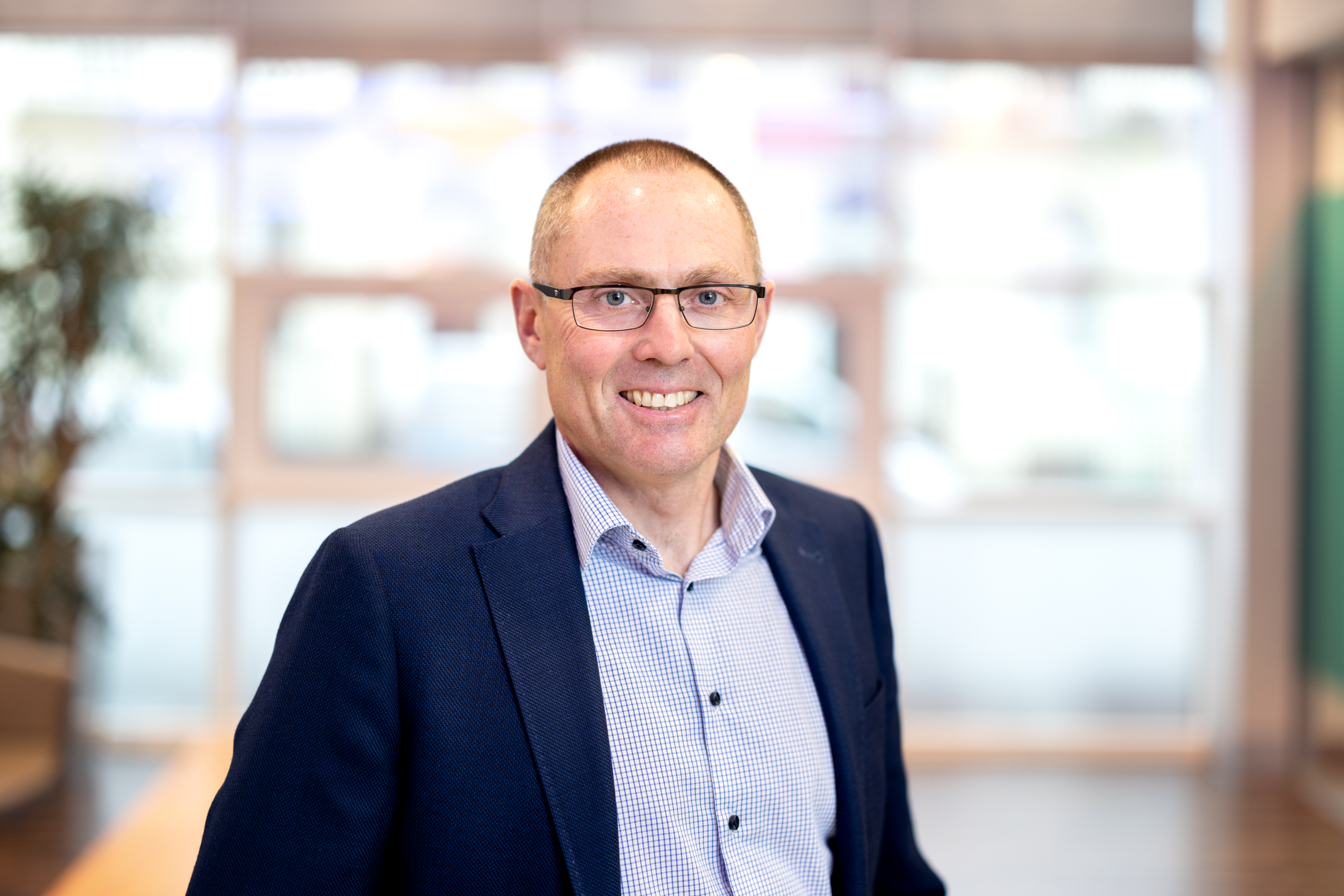 Headshot of Gavin Thomson